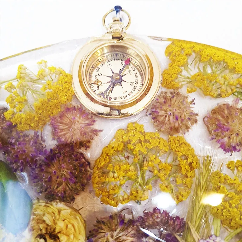 Epoxy resin and natural flower clock