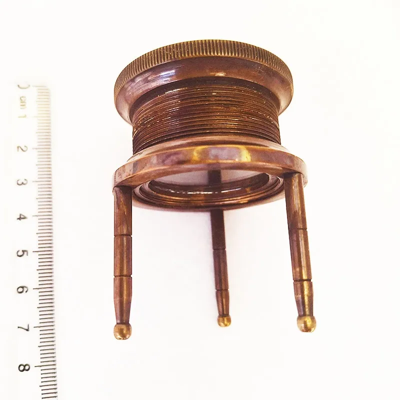 Bronze magnifying glass with antique design